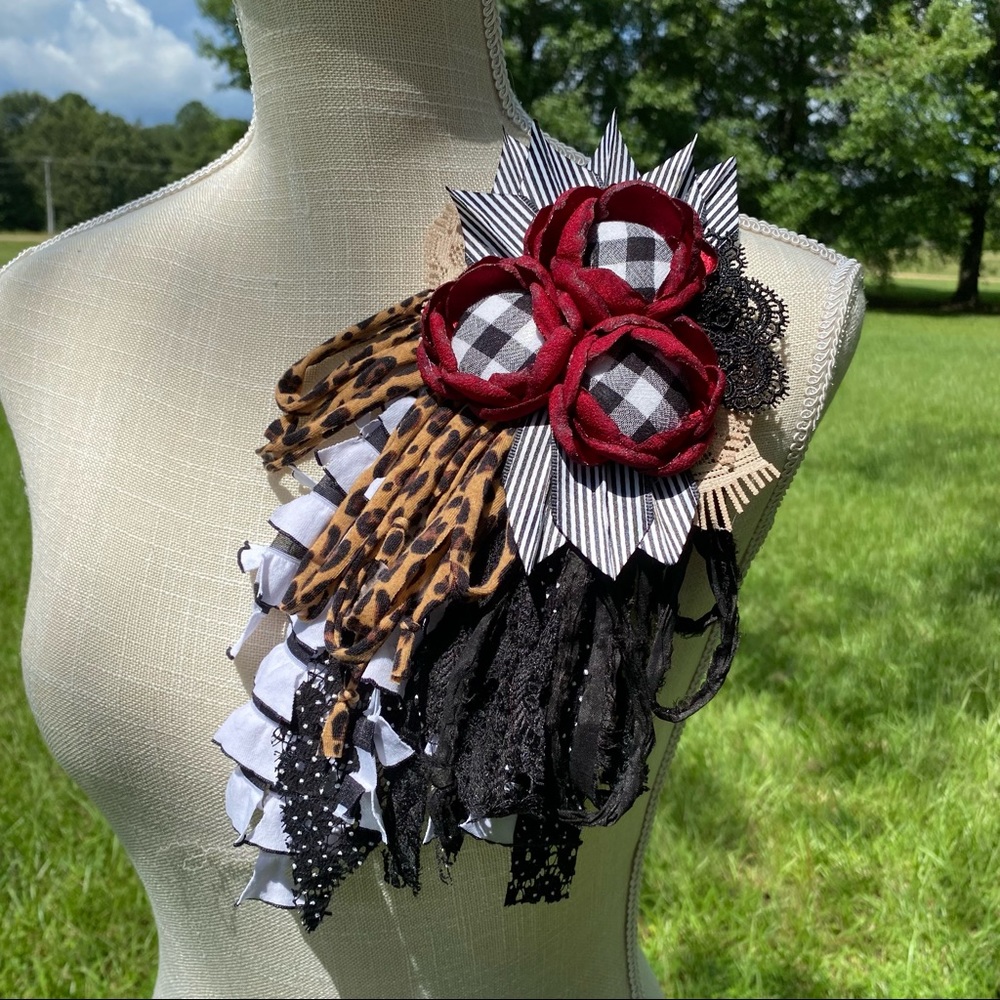 🛑SOLD🛑Scrappy Flower Pin/Brooch/Corsage